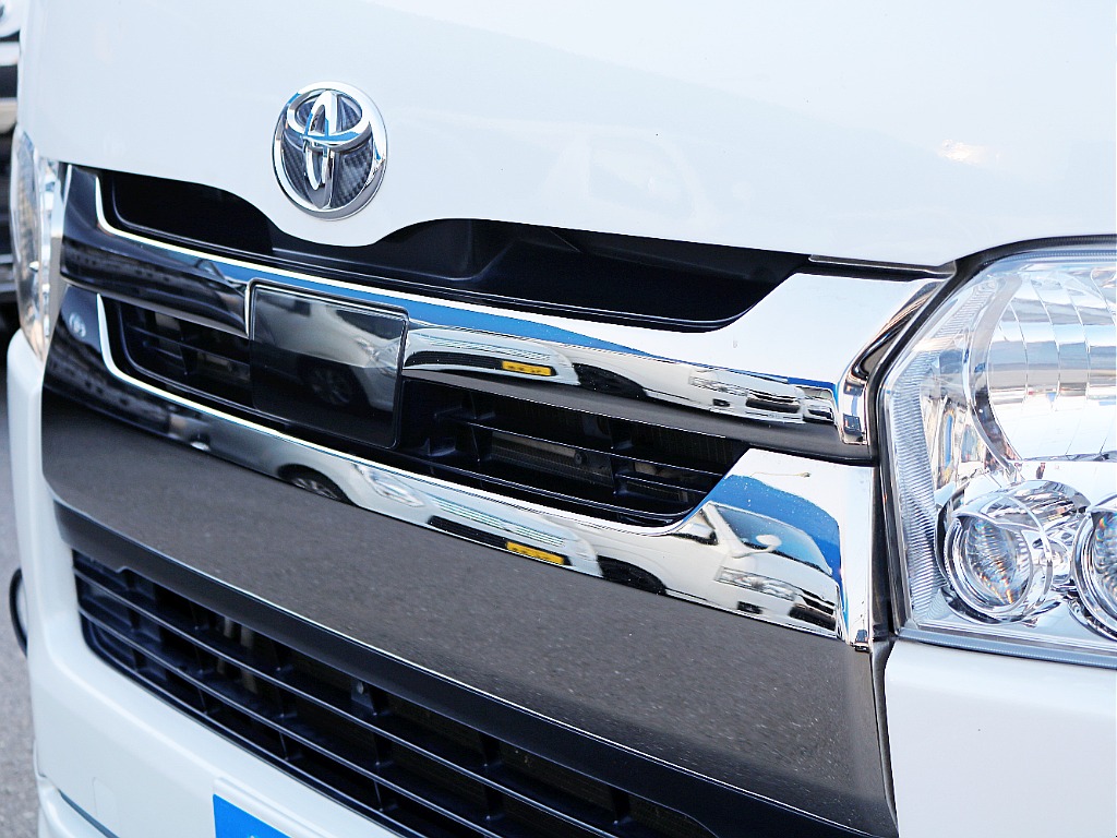 メッキグリルはクロムメッキになっております☆