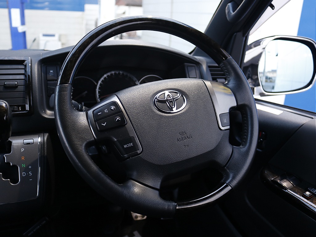 茨城県つくば市にハイエース専門の新車・中古車の展示場を展開！人気のグレード・年式をその場で見比べられます♪皆様のご来場、お問合せを心よりお待ちしております☆