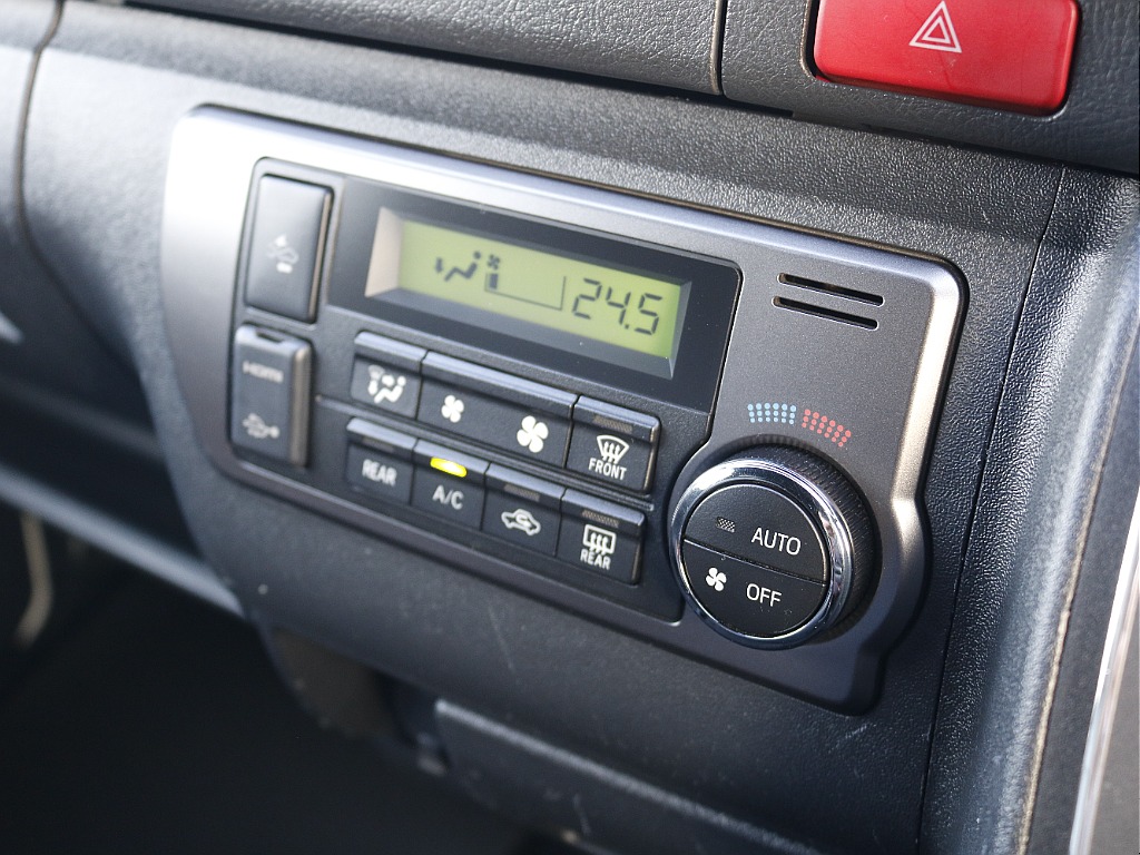 茨城県つくば市にハイエース専門の新車・中古車の展示場を展開！人気のグレード・年式をその場で見比べられます♪皆様のご来場、お問合せを心よりお待ちしております☆