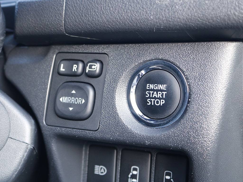 茨城県つくば市にハイエース専門の新車・中古車の展示場を展開！人気のグレード・年式をその場で見比べられます♪皆様のご来場、お問合せを心よりお待ちしております☆