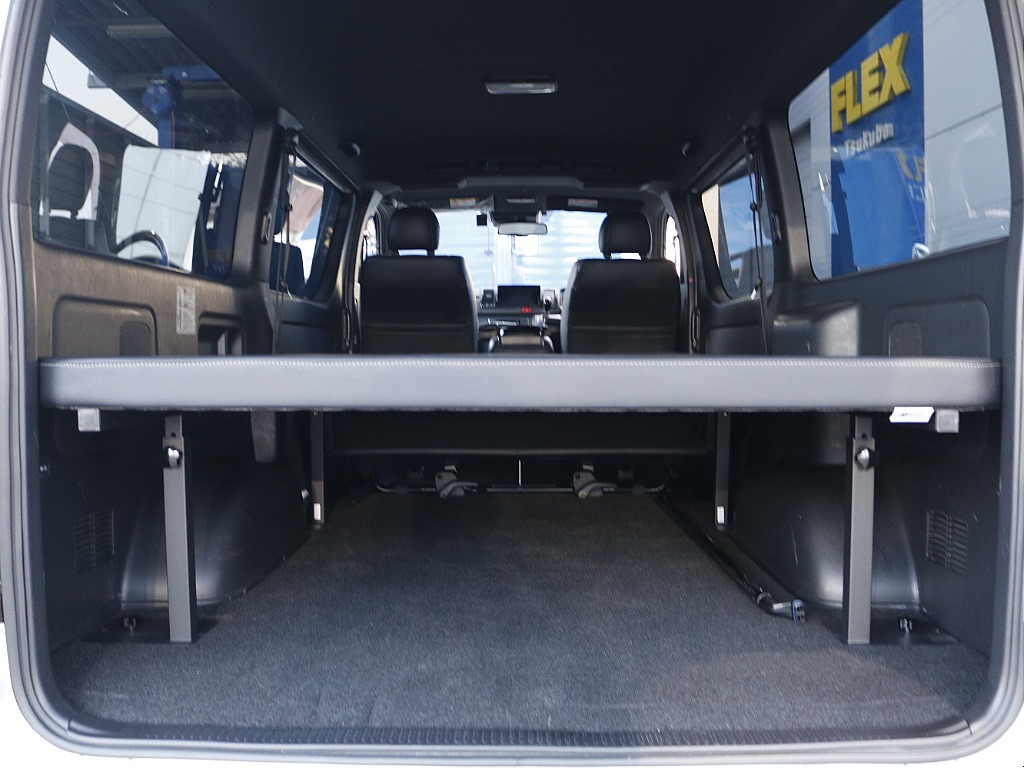 ベッド下にも収納スペースがたっぷりございます☆