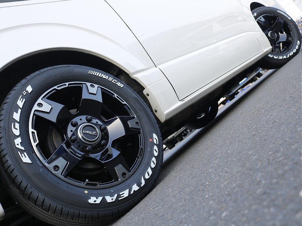 茨城県つくば市にハイエース専門の新車・中古車の展示場を展開！人気のグレード・年式をその場で見比べられます♪皆様のご来場、お問合せを心よりお待ちしております☆