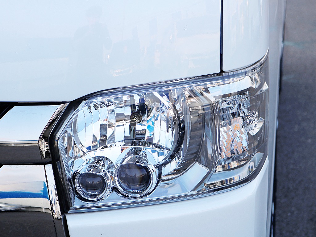 LEDヘッドライトは純正オプションになります☆