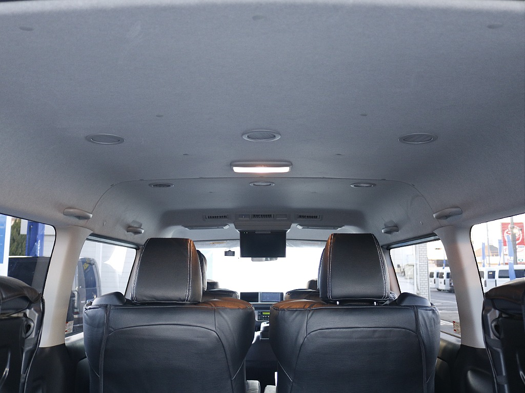 茨城県つくば市にハイエース専門の新車・中古車の展示場を展開！人気のグレード・年式をその場で見比べられます♪皆様のご来場、お問合せを心よりお待ちしております☆