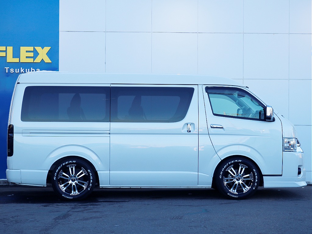 茨城県つくば市にハイエース専門の新車・中古車の展示場を展開！人気のグレード・年式をその場で見比べられます♪皆様のご来場、お問合せを心よりお待ちしております☆
