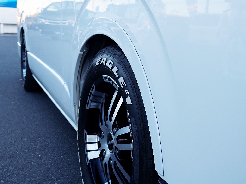 茨城県つくば市にハイエース専門の新車・中古車の展示場を展開！人気のグレード・年式をその場で見比べられます♪皆様のご来場、お問合せを心よりお待ちしております☆