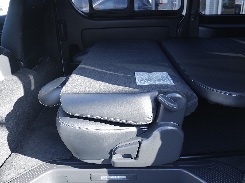 茨城県つくば市にハイエース専門の新車・中古車の展示場を展開！人気のグレード・年式をその場で見比べられます♪皆様のご来場、お問合せを心よりお待ちしております☆