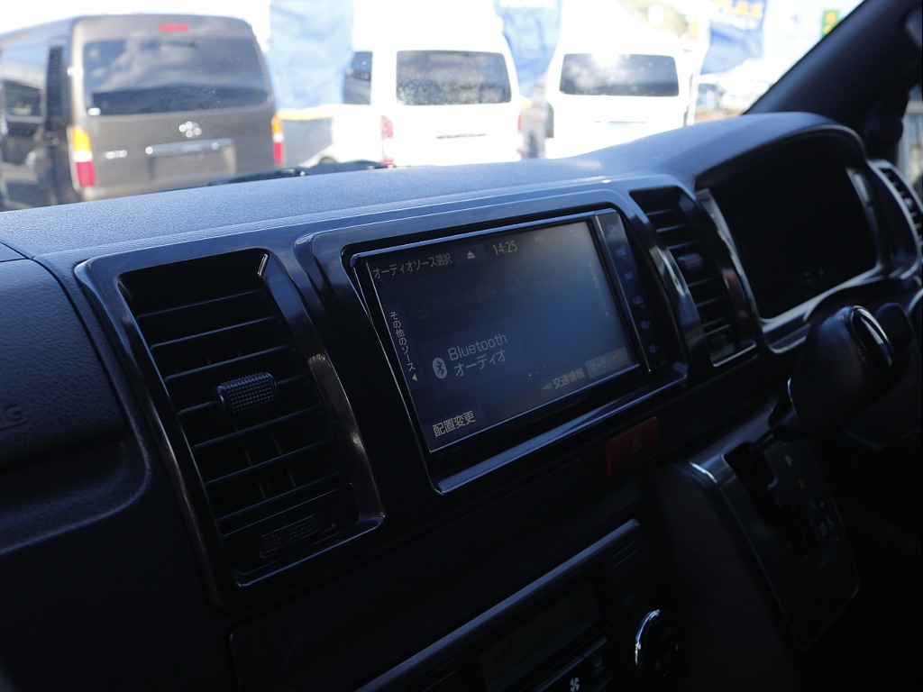 茨城県つくば市にハイエース専門の新車・中古車の展示場を展開！人気のグレード・年式をその場で見比べられます♪皆様のご来場、お問合せを心よりお待ちしております☆