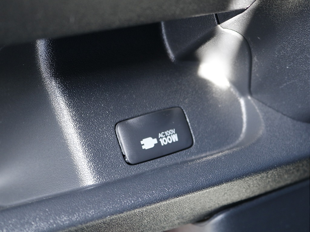 茨城県つくば市にハイエース専門の新車・中古車の展示場を展開！人気のグレード・年式をその場で見比べられます♪皆様のご来場、お問合せを心よりお待ちしております☆