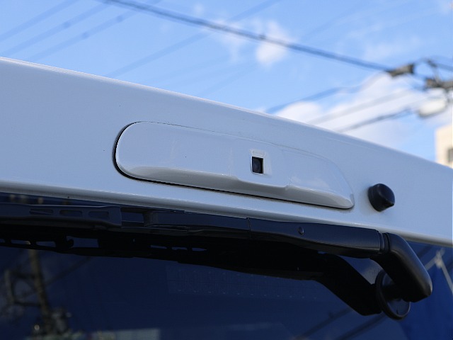 メーカーオプションのデジタルインナーミラーも付いております！