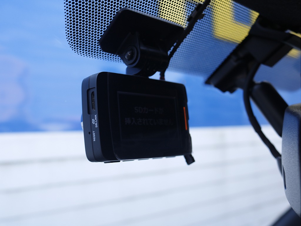 ドライブレコーダー装着車となっております☆