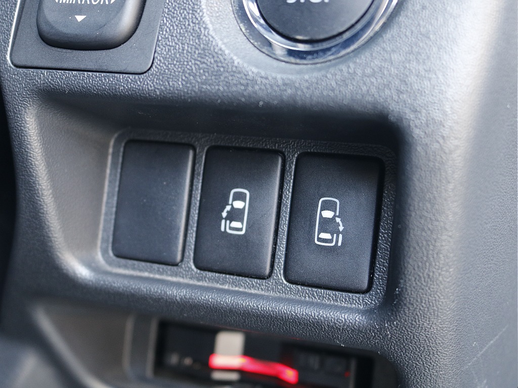 パワースライドドアスイッチです☆