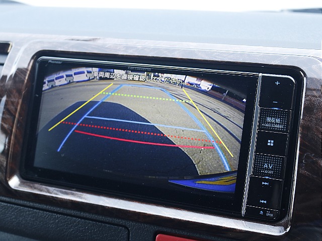 ガイドライン付のバックモニターです☆