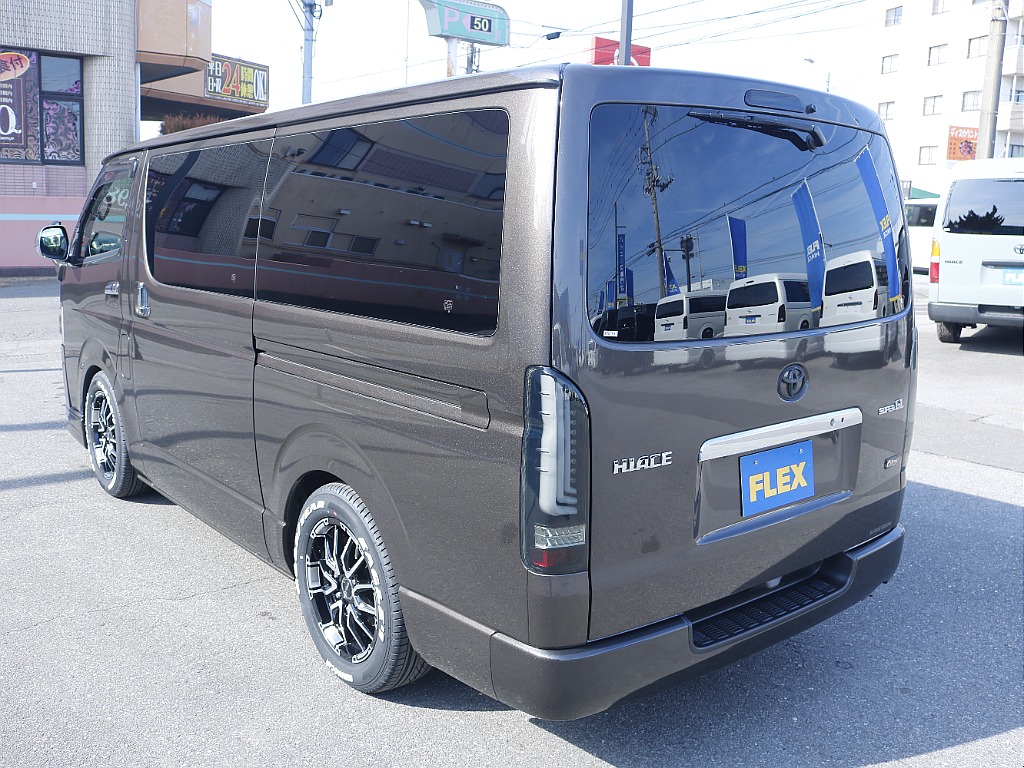 茨城県つくば市にハイエース専門の新車・中古車の展示場を展開！人気のグレード・年式をその場で見比べられます♪皆様のご来場、お問合せを心よりお待ちしております☆