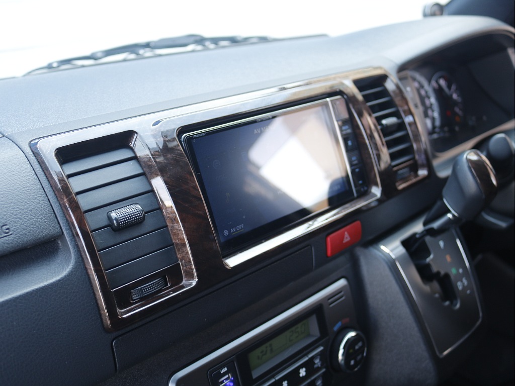 茨城県つくば市にハイエース専門の新車・中古車の展示場を展開！人気のグレード・年式をその場で見比べられます♪皆様のご来場、お問合せを心よりお待ちしております☆