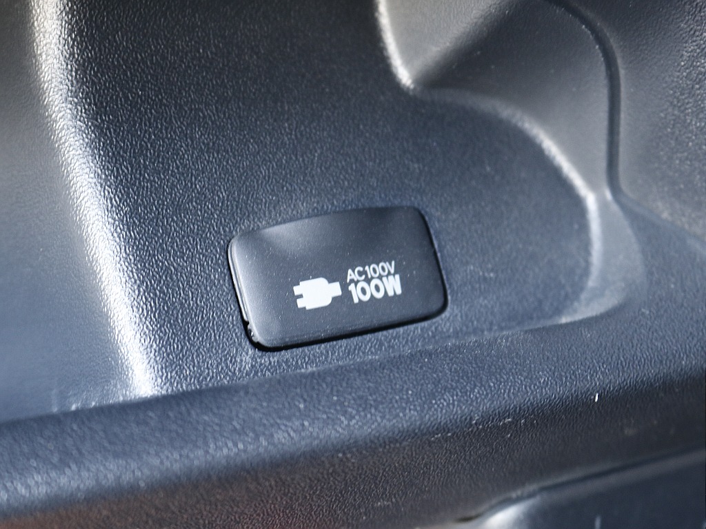 茨城県つくば市にハイエース専門の新車・中古車の展示場を展開！人気のグレード・年式をその場で見比べられます♪皆様のご来場、お問合せを心よりお待ちしております☆