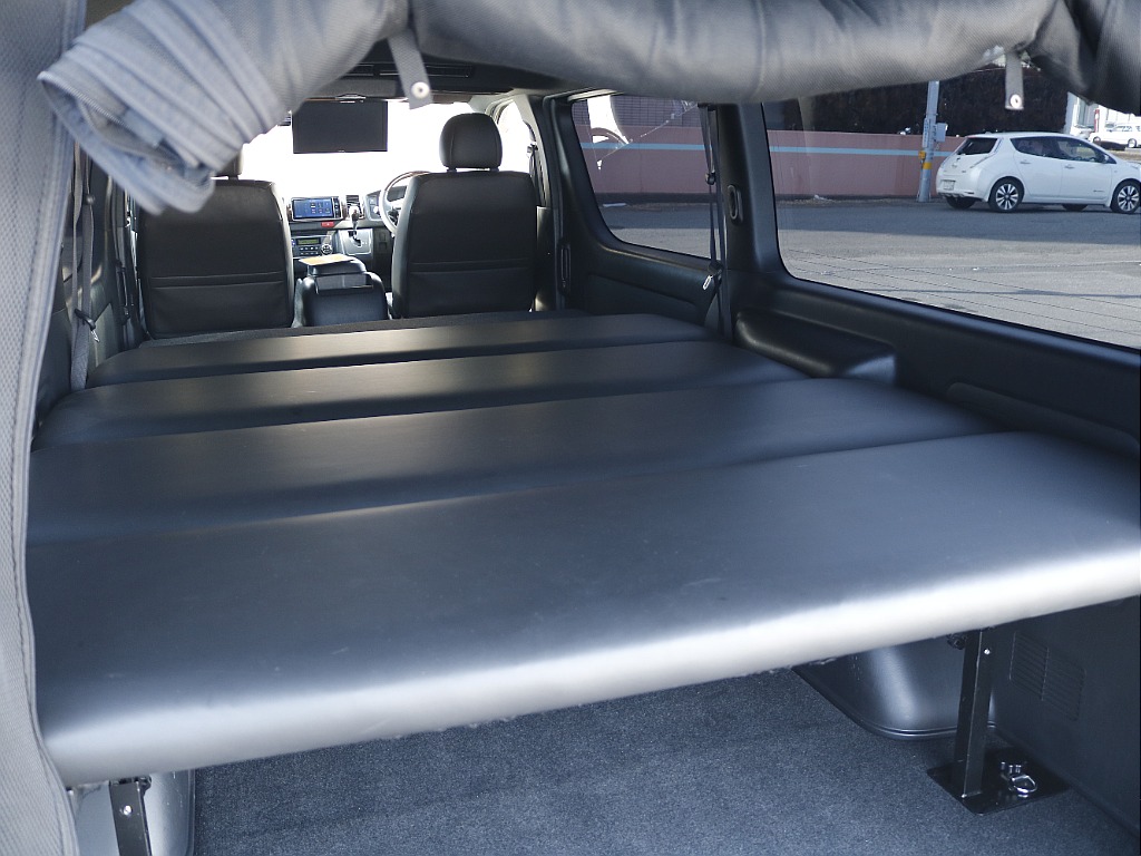 茨城県つくば市にハイエース専門の新車・中古車の展示場を展開！人気のグレード・年式をその場で見比べられます♪皆様のご来場、お問合せを心よりお待ちしております☆