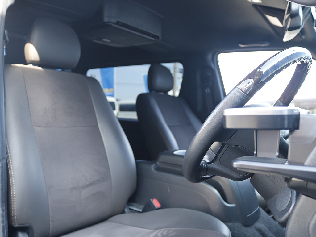 50Thモデル限定のブラウン内装となっております☆