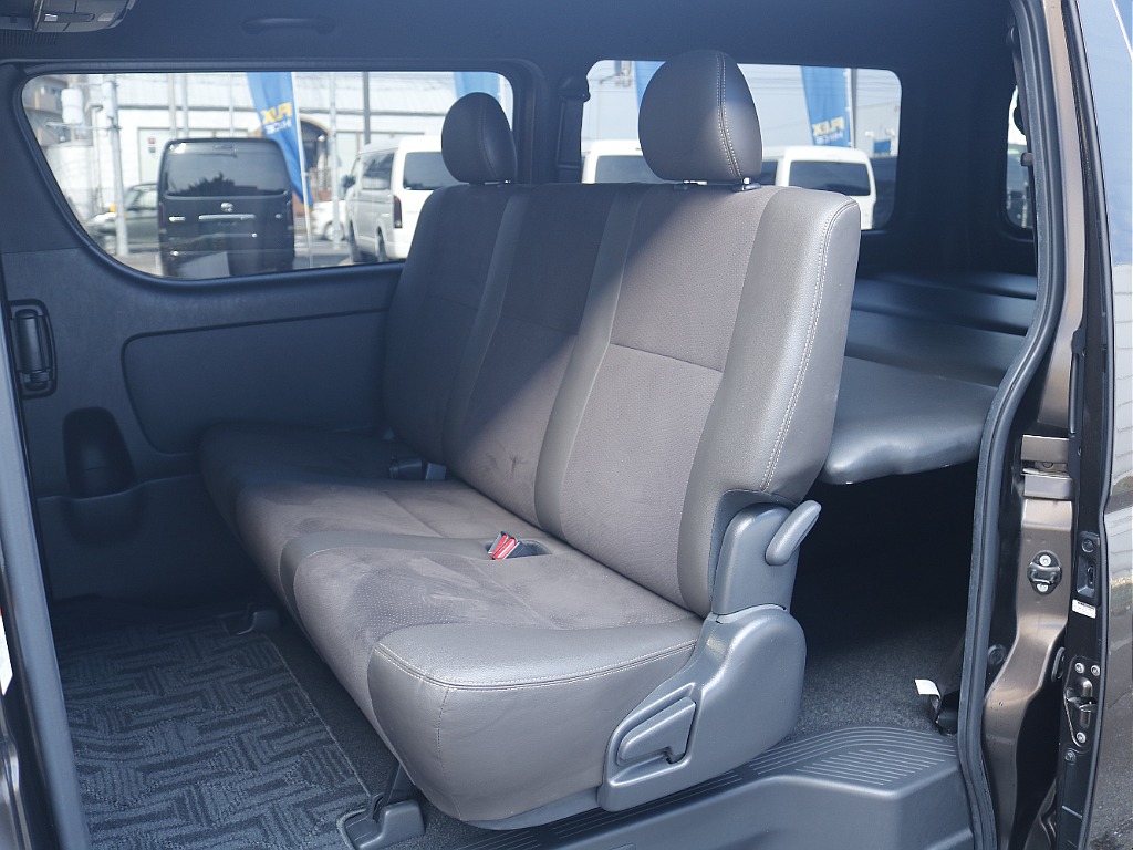 茨城県つくば市にハイエース専門の新車・中古車の展示場を展開！人気のグレード・年式をその場で見比べられます♪皆様のご来場、お問合せを心よりお待ちしております☆