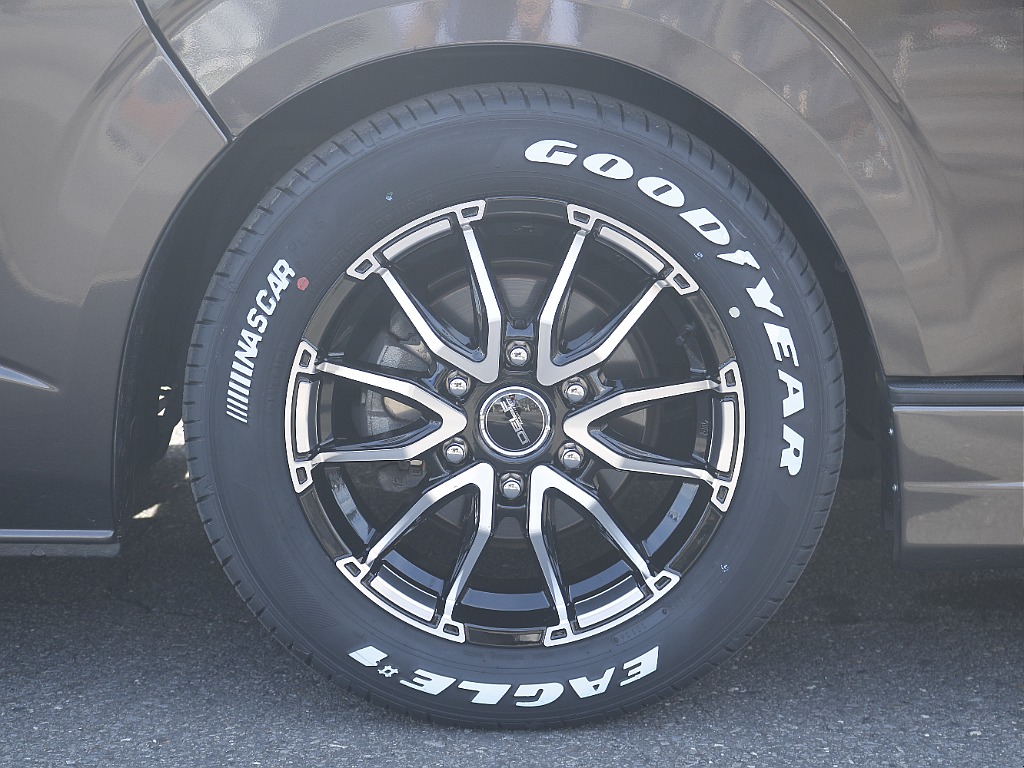 デルフ0617インチアルミホイール、グッドイヤーナスカータイヤを新品で装着しております☆