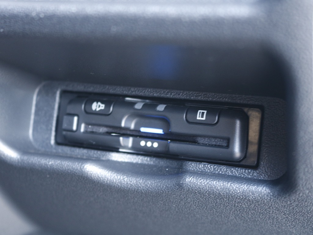 茨城県つくば市にハイエース専門の新車・中古車の展示場を展開！人気のグレード・年式をその場で見比べられます♪皆様のご来場、お問合せを心よりお待ちしております☆