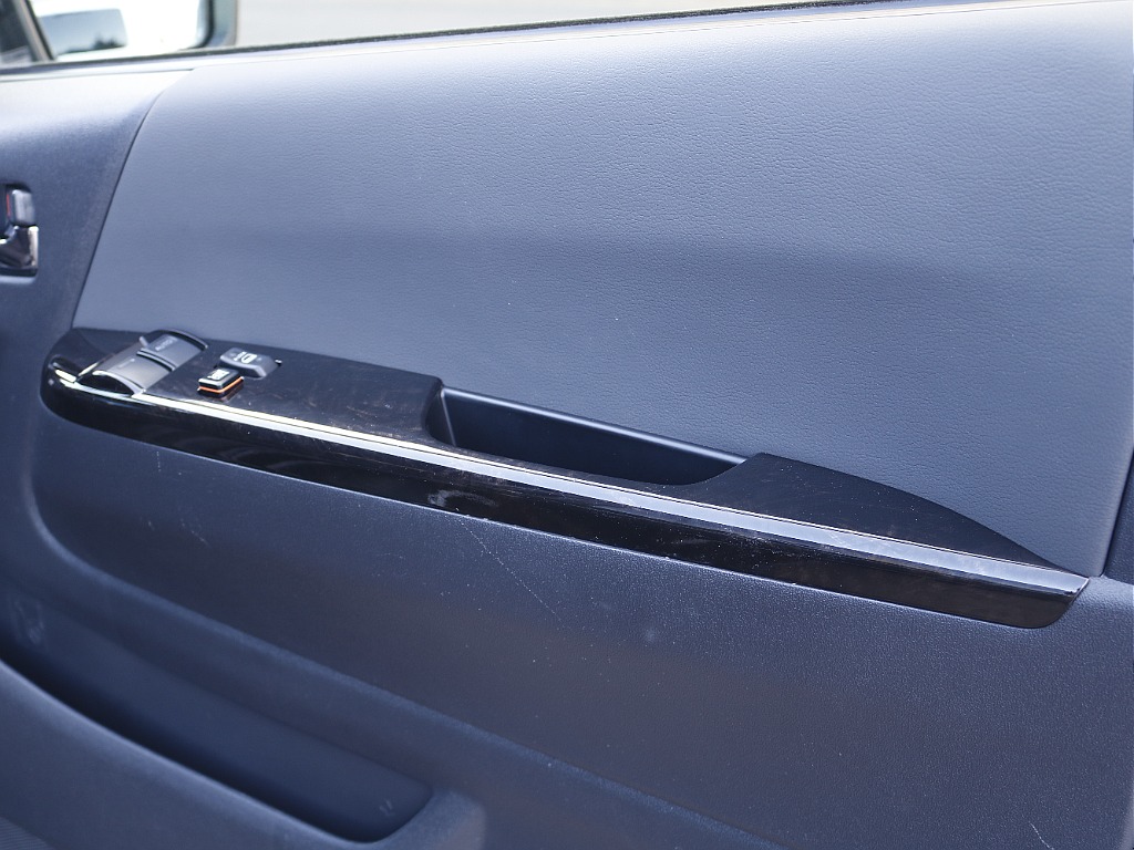 茨城県つくば市にハイエース専門の新車・中古車の展示場を展開！人気のグレード・年式をその場で見比べられます♪皆様のご来場、お問合せを心よりお待ちしております☆