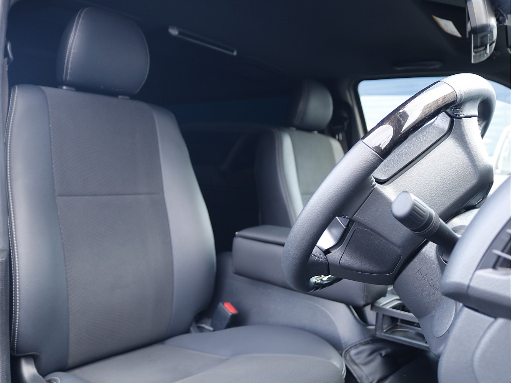 茨城県つくば市にハイエース専門の新車・中古車の展示場を展開！人気のグレード・年式をその場で見比べられます♪皆様のご来場、お問合せを心よりお待ちしております☆