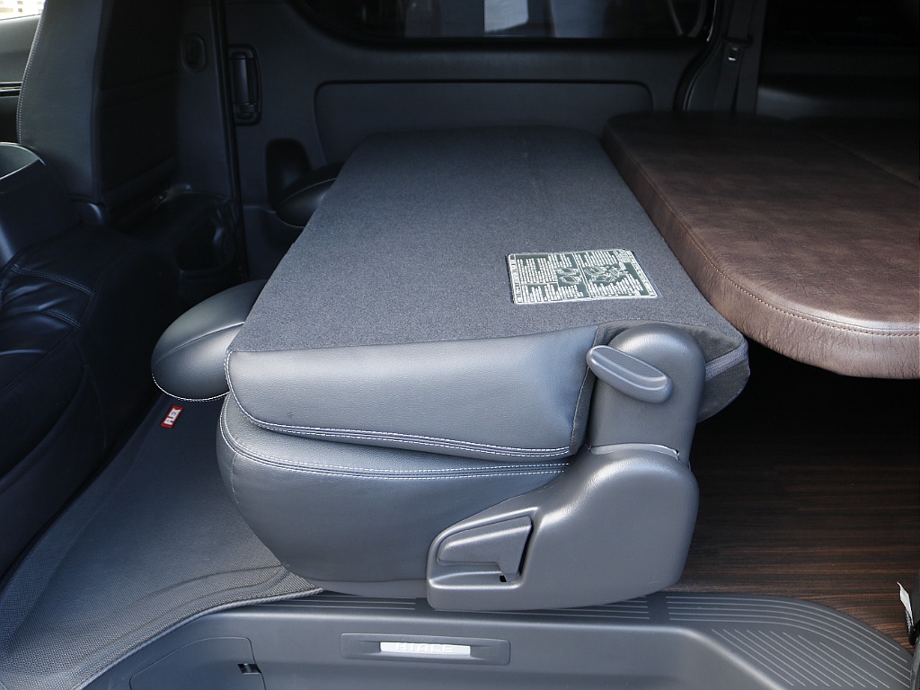 茨城県つくば市にハイエース専門の新車・中古車の展示場を展開！人気のグレード・年式をその場で見比べられます♪皆様のご来場、お問合せを心よりお待ちしております☆