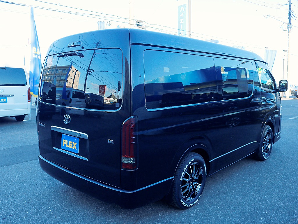 茨城県つくば市にハイエース専門の新車・中古車の展示場を展開！人気のグレード・年式をその場で見比べられます♪皆様のご来場、お問合せを心よりお待ちしております☆