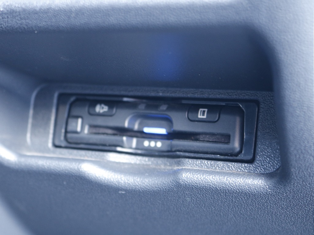 茨城県つくば市にハイエース専門の新車・中古車の展示場を展開！人気のグレード・年式をその場で見比べられます♪皆様のご来場、お問合せを心よりお待ちしております☆