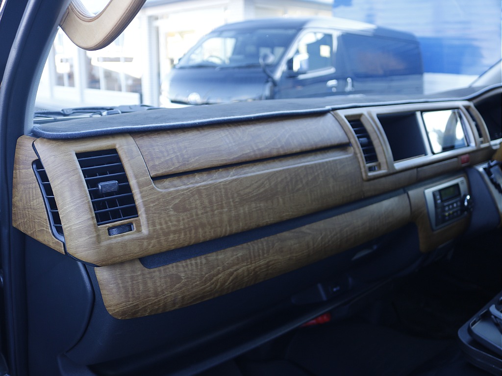 茨城県つくば市にハイエース専門の新車・中古車の展示場を展開！人気のグレード・年式をその場で見比べられます♪皆様のご来場、お問合せを心よりお待ちしております☆