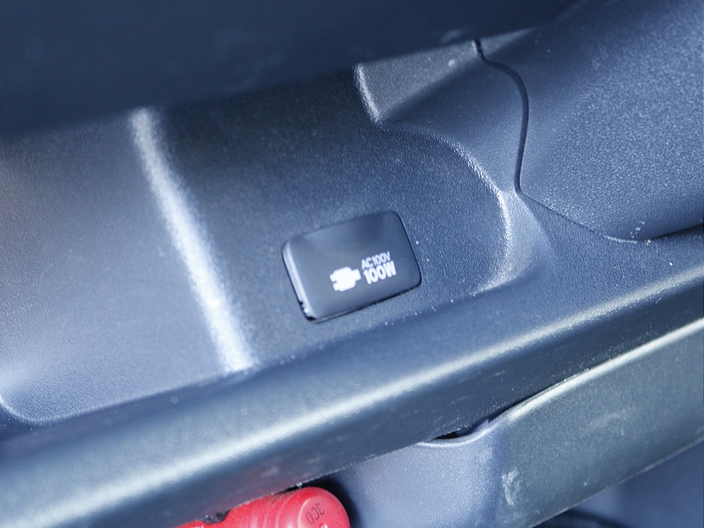 茨城県つくば市にハイエース専門の新車・中古車の展示場を展開！人気のグレード・年式をその場で見比べられます♪皆様のご来場、お問合せを心よりお待ちしております☆