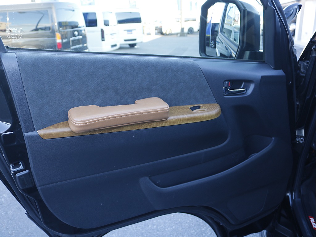 茨城県つくば市にハイエース専門の新車・中古車の展示場を展開！人気のグレード・年式をその場で見比べられます♪皆様のご来場、お問合せを心よりお待ちしております☆