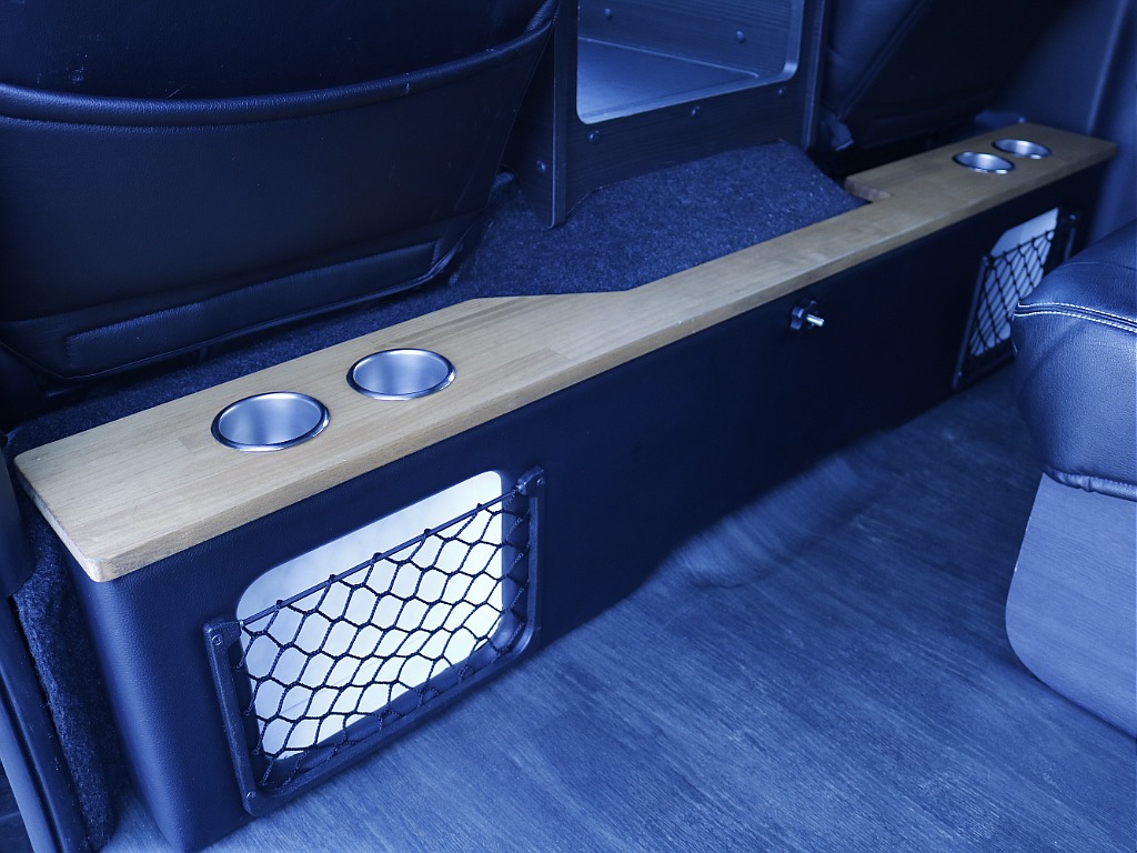 茨城県つくば市にハイエース専門の新車・中古車の展示場を展開！人気のグレード・年式をその場で見比べられます♪皆様のご来場、お問合せを心よりお待ちしております☆