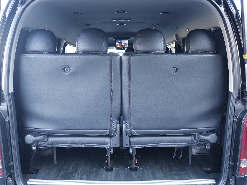 茨城県つくば市にハイエース専門の新車・中古車の展示場を展開！人気のグレード・年式をその場で見比べられます♪皆様のご来場、お問合せを心よりお待ちしております☆