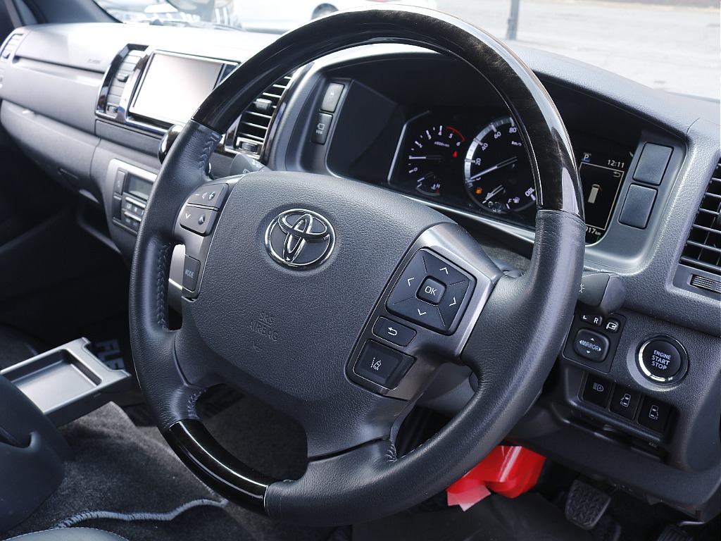 茨城県つくば市にハイエース専門の新車・中古車の展示場を展開！人気のグレード・年式をその場で見比べられます♪皆様のご来場、お問合せを心よりお待ちしております☆