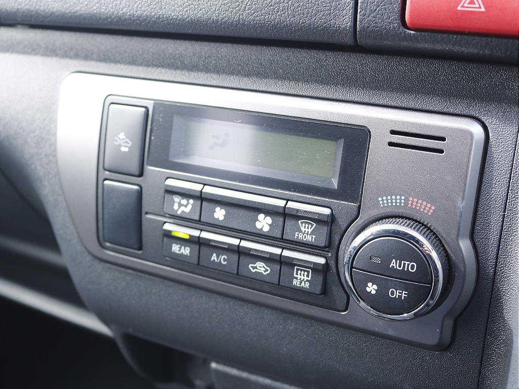 茨城県つくば市にハイエース専門の新車・中古車の展示場を展開！人気のグレード・年式をその場で見比べられます♪皆様のご来場、お問合せを心よりお待ちしております☆