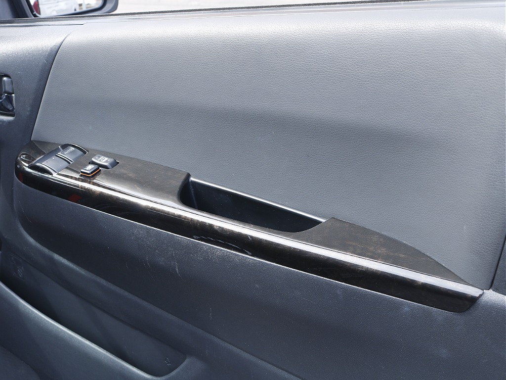 茨城県つくば市にハイエース専門の新車・中古車の展示場を展開！人気のグレード・年式をその場で見比べられます♪皆様のご来場、お問合せを心よりお待ちしております☆