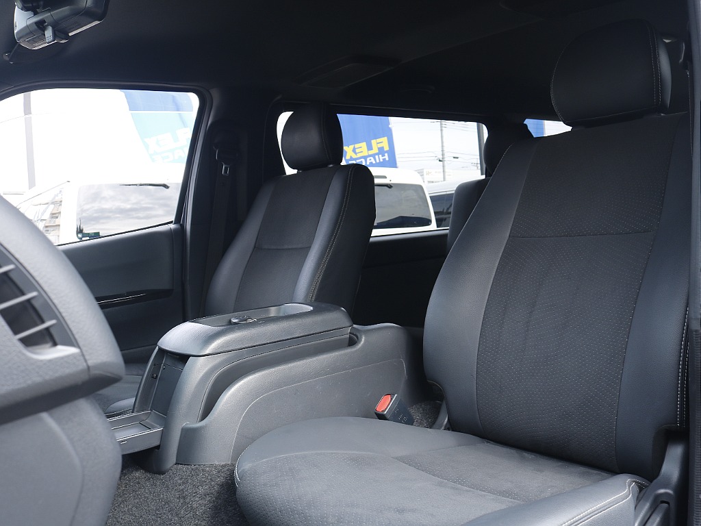 茨城県つくば市にハイエース専門の新車・中古車の展示場を展開！人気のグレード・年式をその場で見比べられます♪皆様のご来場、お問合せを心よりお待ちしております☆