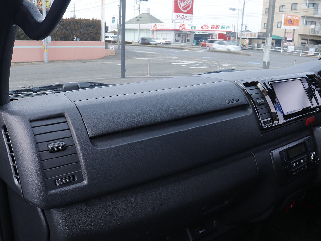 茨城県つくば市にハイエース専門の新車・中古車の展示場を展開！人気のグレード・年式をその場で見比べられます♪皆様のご来場、お問合せを心よりお待ちしております☆