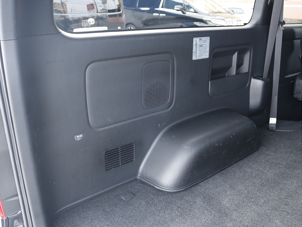 茨城県つくば市にハイエース専門の新車・中古車の展示場を展開！人気のグレード・年式をその場で見比べられます♪皆様のご来場、お問合せを心よりお待ちしております☆