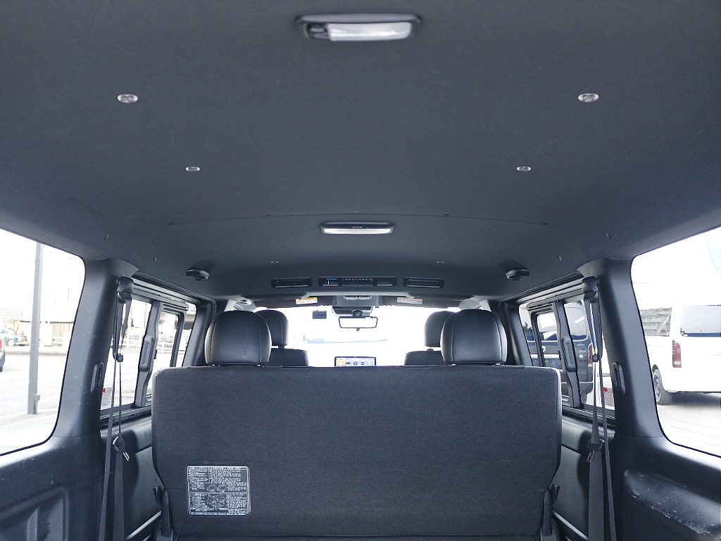 茨城県つくば市にハイエース専門の新車・中古車の展示場を展開！人気のグレード・年式をその場で見比べられます♪皆様のご来場、お問合せを心よりお待ちしております☆