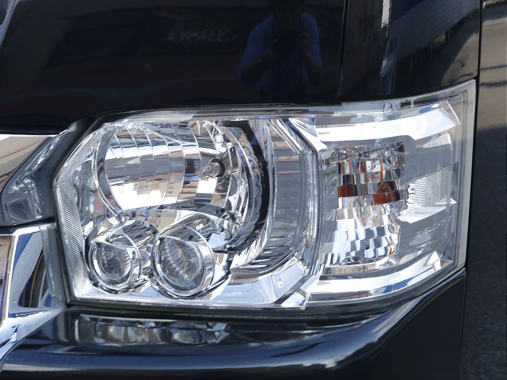 LEDヘッドライトは夜間走行も安心です！