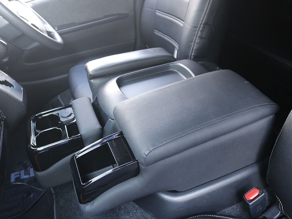 コンソール周りには快適アイテムが装備済み☆