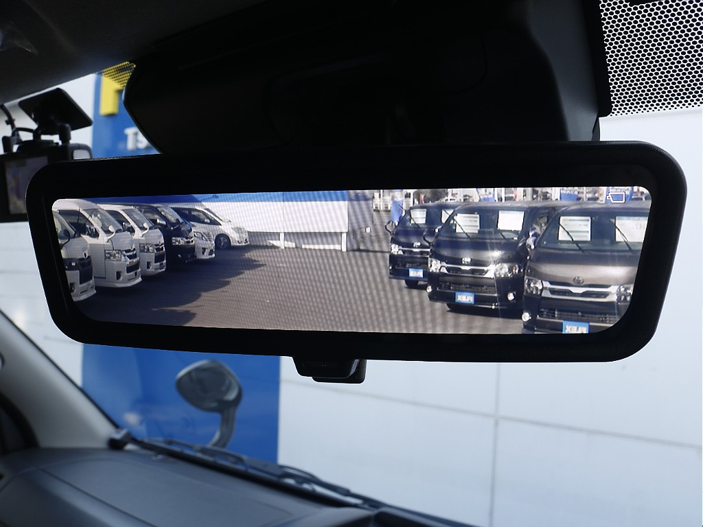 デジタルインナーミラーは後方確認もし易いです！