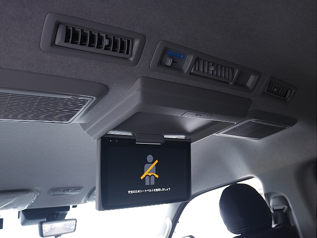 フリップダウンモニター付きです！