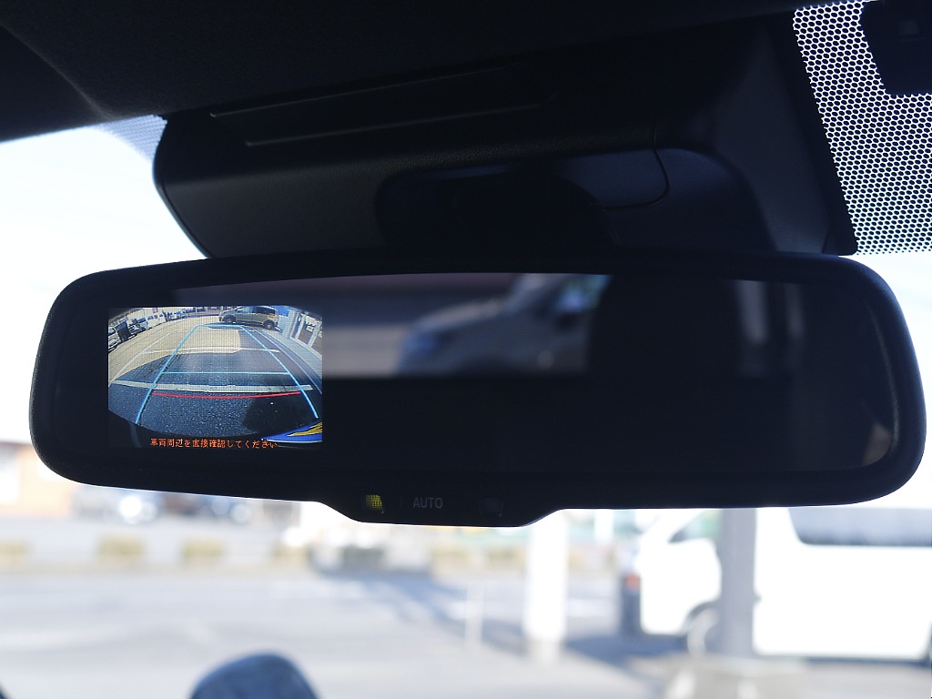 バックカメラ連動のルームミラー☆ 後方確認もしやすいミラーです☆