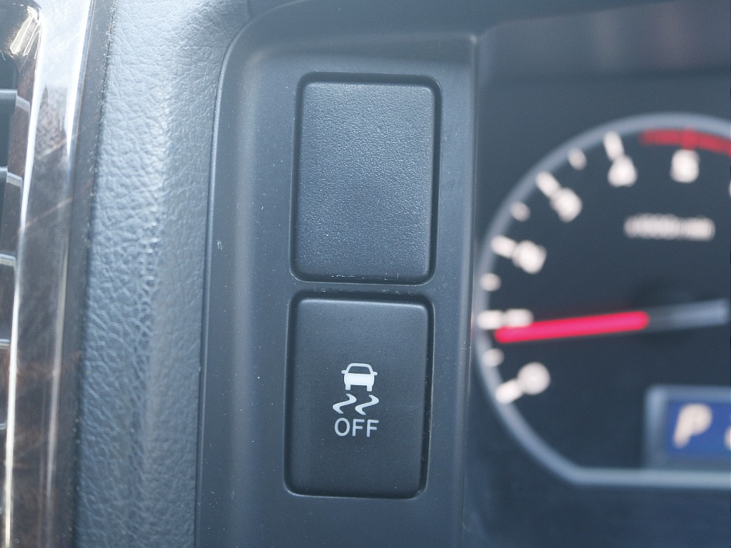 VSC（横滑り防止スイッチ）はこちらにございます☆