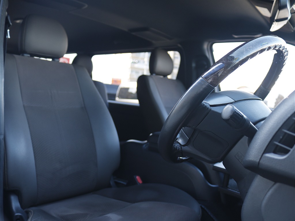 運転席周りです☆ 50THアニバーサリーリミテッド専用ブラウンのハーフレザーシートです☆