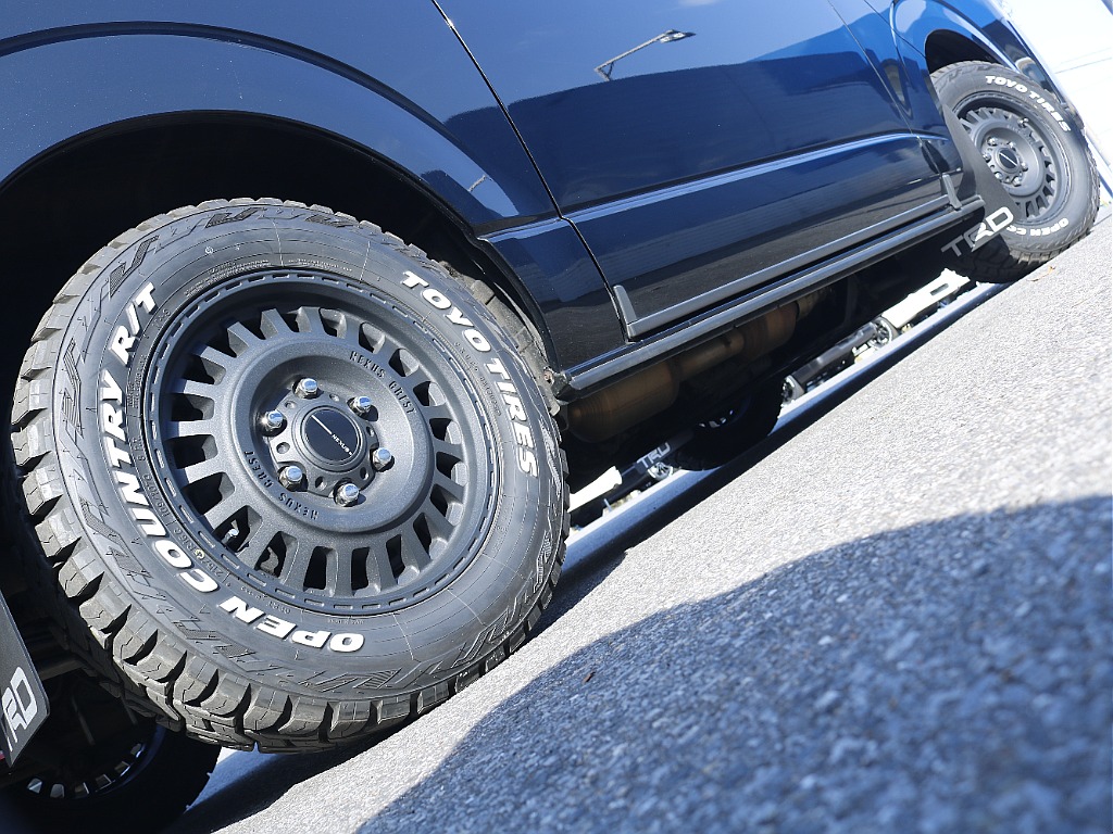 茨城県つくば市にハイエース専門の新車・中古車の展示場を展開！人気のグレード・年式をその場で見比べられます♪皆様のご来場、お問合せを心よりお待ちしております☆